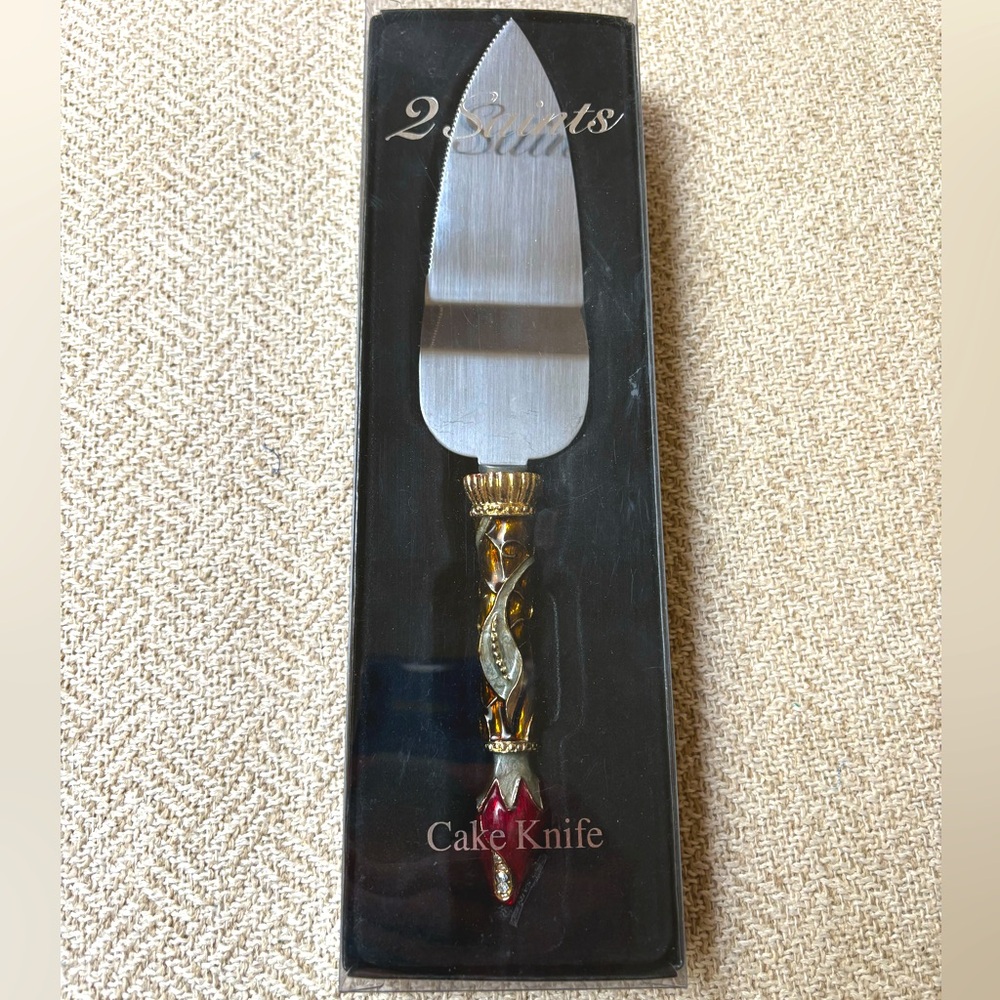 2 Saints ornate handle stainless steel cake knife. NIB❣️
